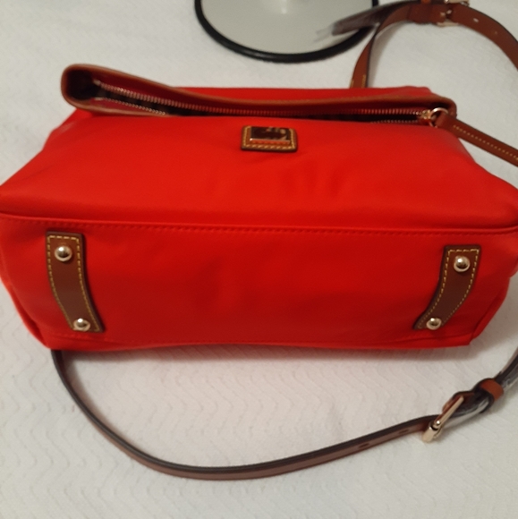 Dooney & Bourke crossbody NWT. RED - Picture 2 of 10